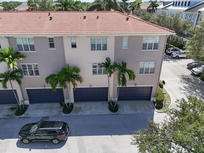 Building Photo - 143 Greenwich Cir
