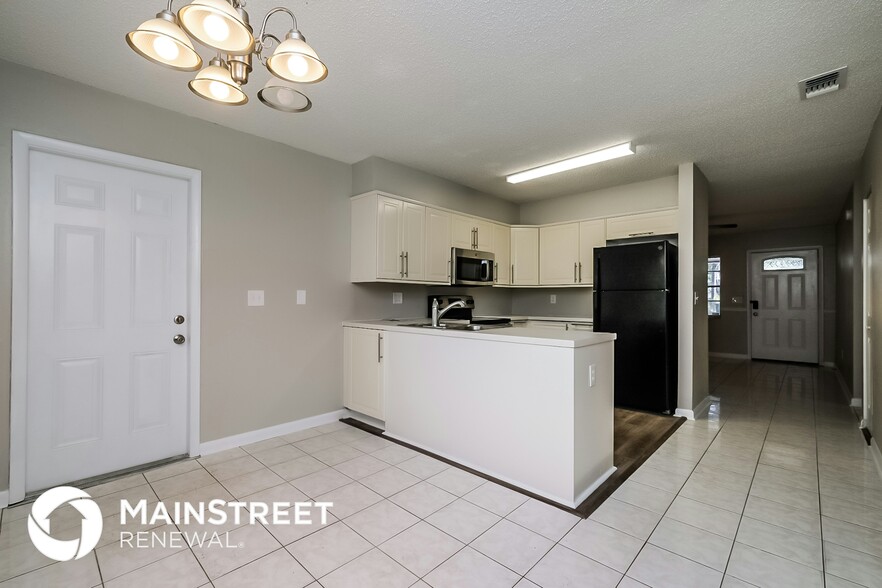 Building Photo - 7014 N Palmetto Ln