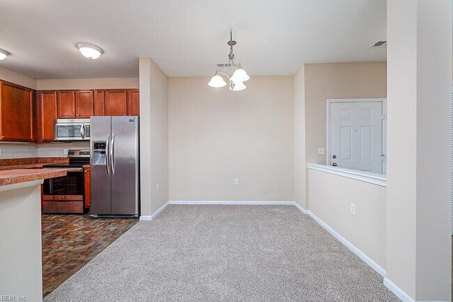 Building Photo - 5300 Warminster Dr