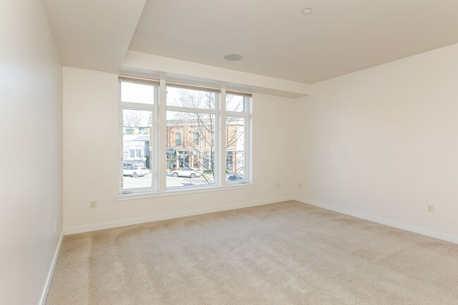 Building Photo - Stunning 2 Bedroom 2 Bath condo, with 2 Parking spots in the heart of vibrant Kirkland for Rent