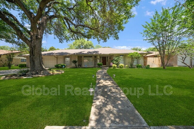 Primary Photo - 425 Crestwood Dr