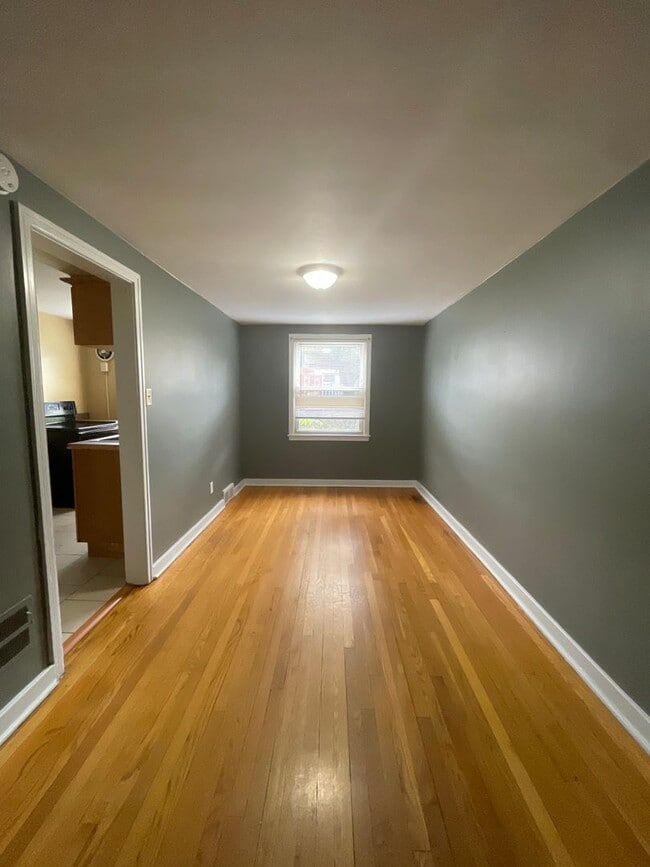 Building Photo - 3 Bedroom Single Family Home in Harrisburg!