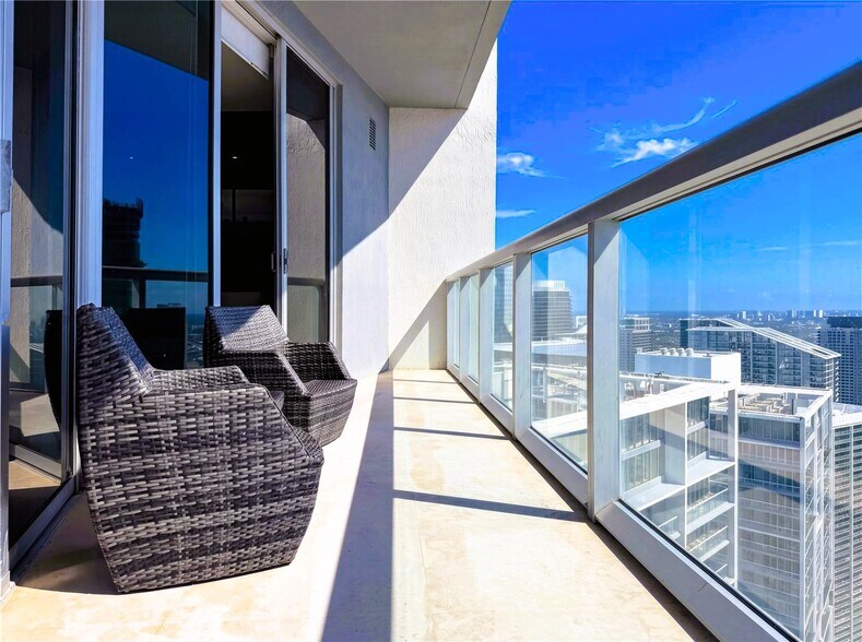 Building Photo - 465 Brickell Ave