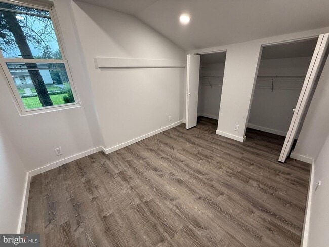 Building Photo - 42 N Cove Rd