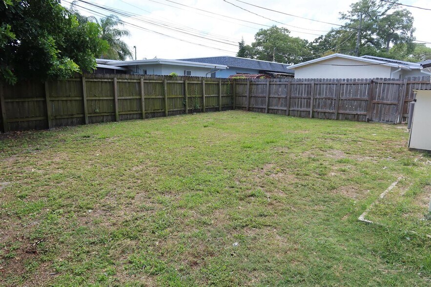 Building Photo - 2630 SW 49th Ct