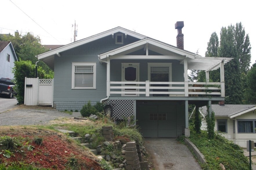 Front - 406 E Ivy St