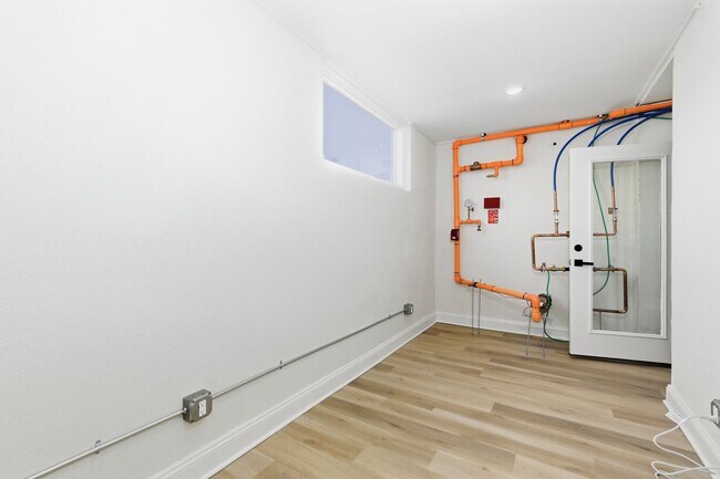 Building Photo - 2926 W Oxford St