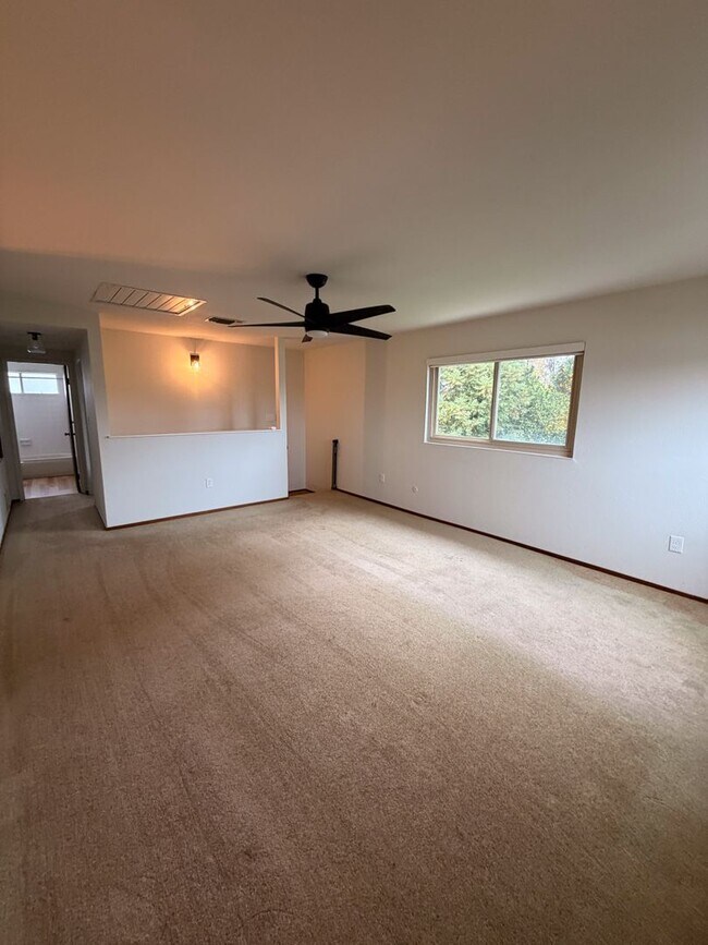 Building Photo - 950 Pembroke Way
