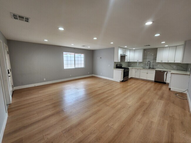 Building Photo - 14237 Emelita St