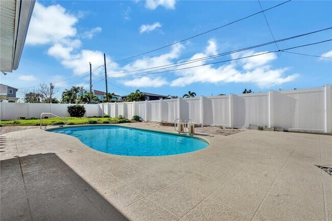 Building Photo - 2675 East Bay Isle Dr SE