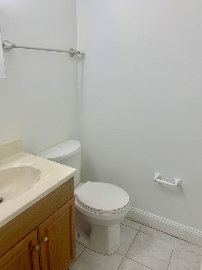 Building Photo - 3 Bedroom Townhouse Stafford County Freder...