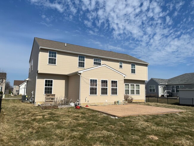 Building Photo - Spacious 4-Bedroom 2.5 Bath Gem in Avon, OH!