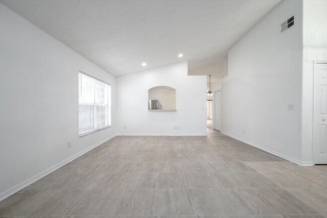 Building Photo - 10478 Sun Villa Blvd