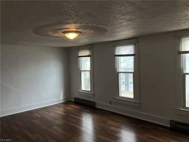 Building Photo - 308 S Jefferson St