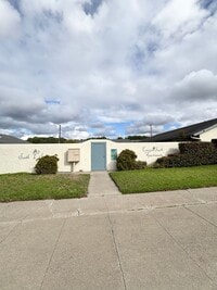 Building Photo - I412-420-P