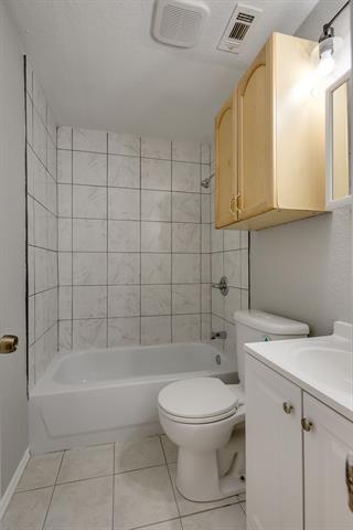 Building Photo - 5320 Lovell Ave