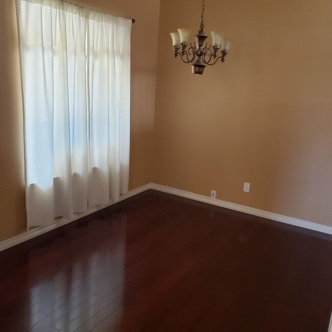 Building Photo - Beautiful home for rent in Jurupa Valley
