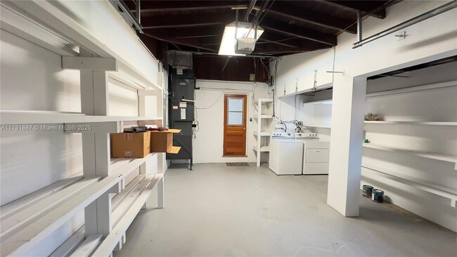 Building Photo - 1520 NE 108th St