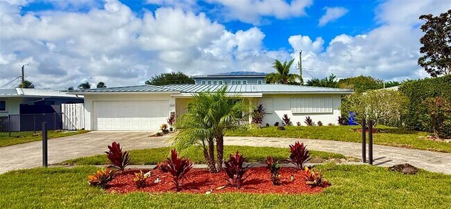 Building Photo - 2685 SE 5th St