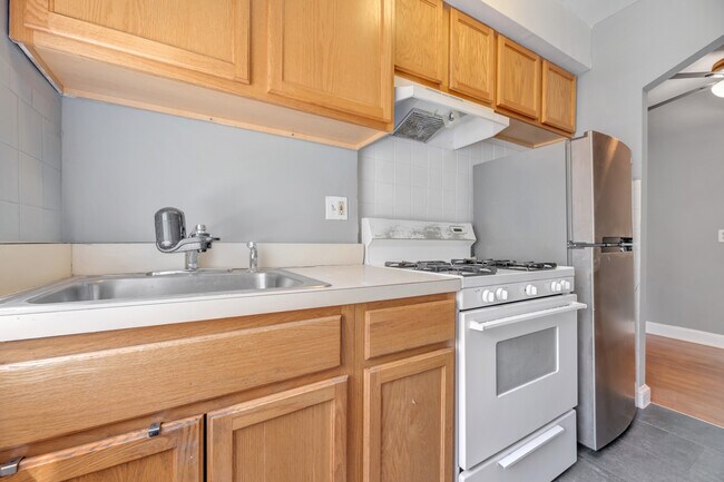 Building Photo - 1800 Shepherd St NE