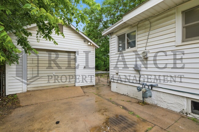 Building Photo - 1425 S Laura Ave