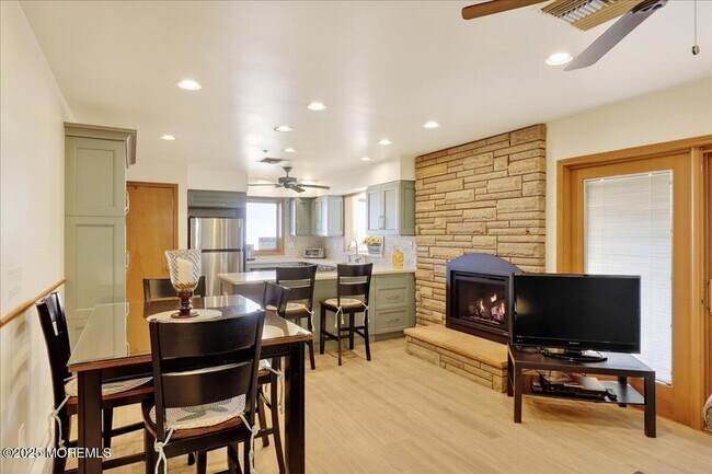 Building Photo - 8 Ortley Ave