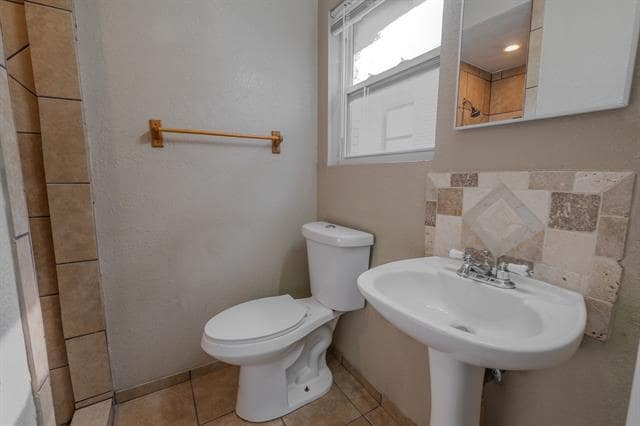 Building Photo - 2704 Cordone St