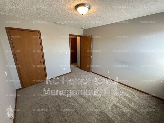 Building Photo - 502 Sky Vue Dr