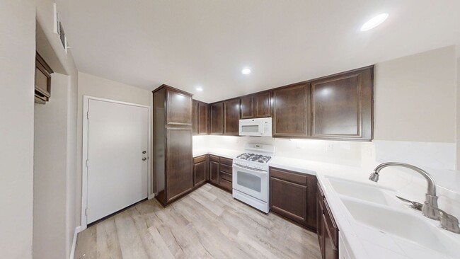 Building Photo - Beautiful 3 bed 2.5 bath in Beaumont, Ca.
