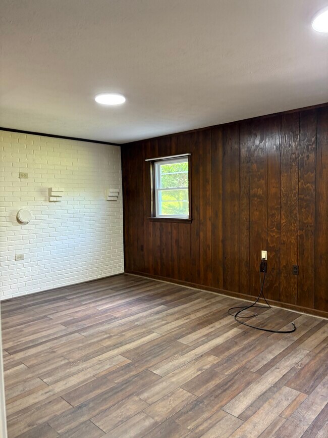 Building Photo - 441 Toll Gate Rd