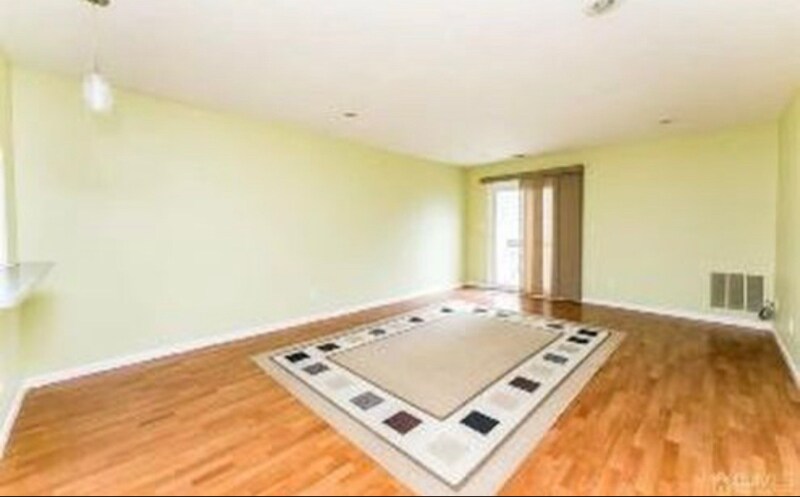 Building Photo - 208 Woodbridge Commons Way