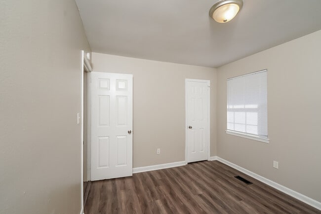 Building Photo - 8405 Lanewood Cir