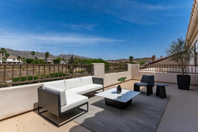 Building Photo - 918 W Windsong Dr