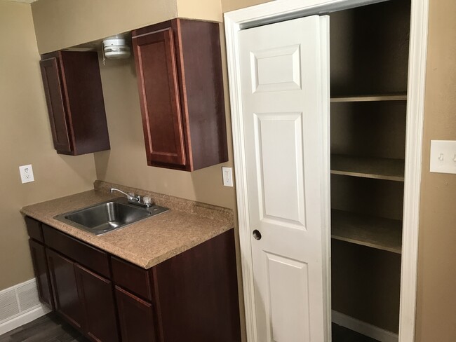 Building Photo - Updated 1 Bedroom House in South County