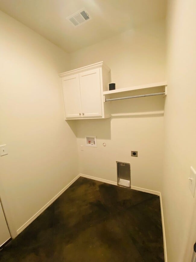 Building Photo - Stunning New 3/2 Townhomes