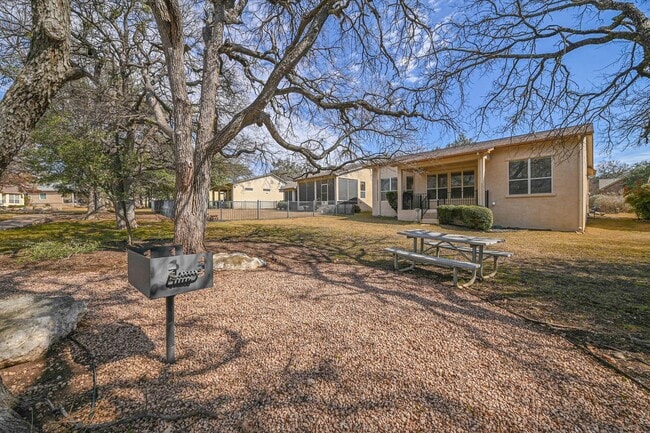 Building Photo - 117 Larkspur Ln