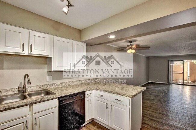 Building Photo - 810 E Colter St