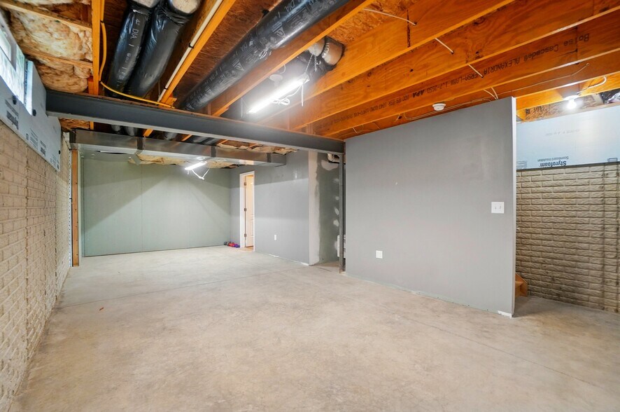 Building Photo - 218 Christian St