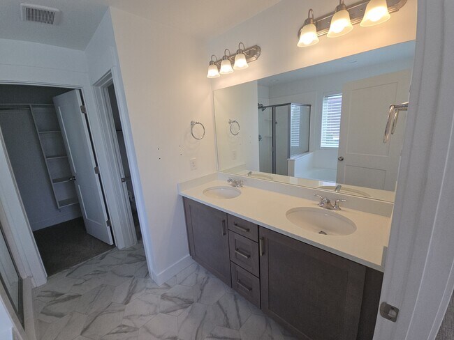 Building Photo - 754 E 950 N