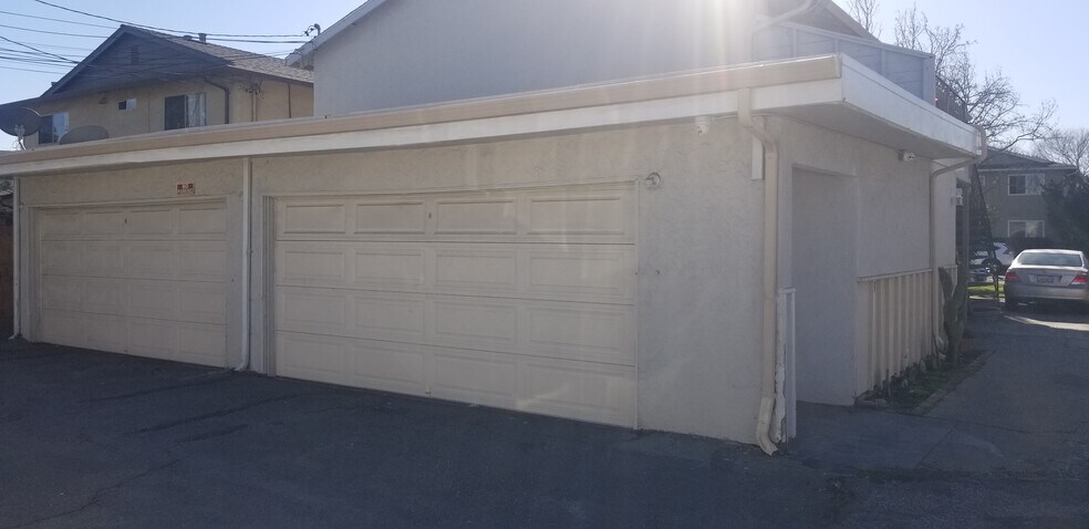 Building Photo - 5638 Hoffman Ct