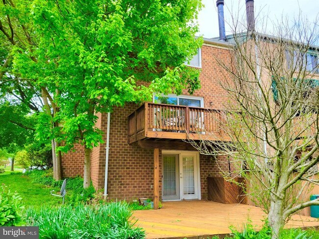 Building Photo - 1 Crotona Ct