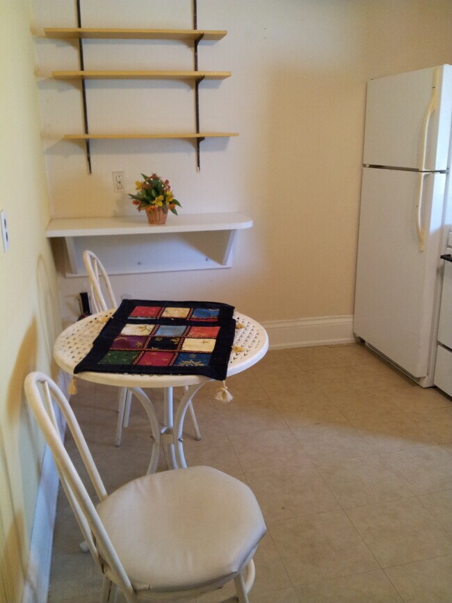 Kitchen - 1413 Darby Rd