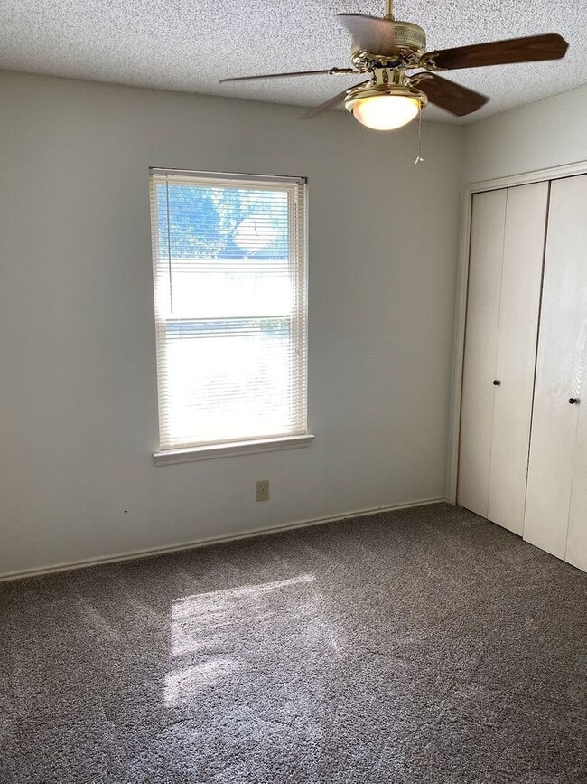 Building Photo - Northwest Crossing