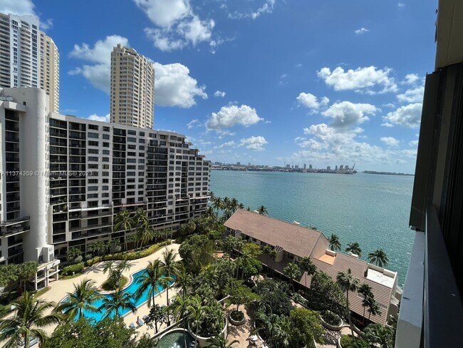 Primary Photo - 520 Brickell Key Dr