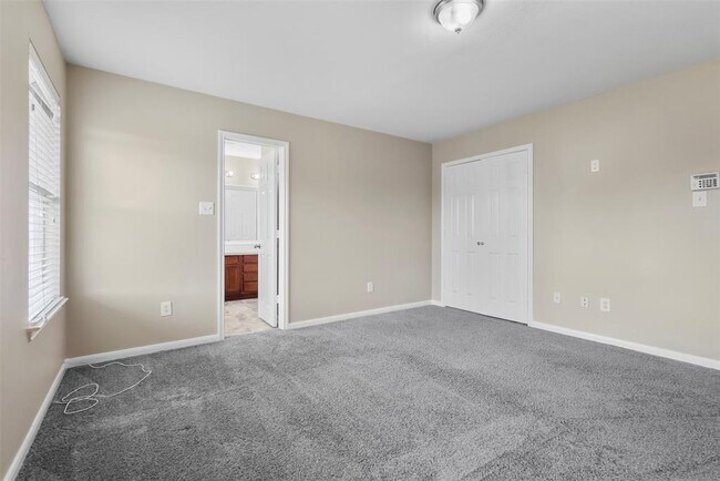 Building Photo - 2423 Pinpoint Dr
