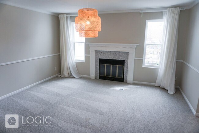 Building Photo - 1208 E Cedar View Dr