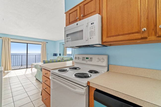 Building Photo - 8743 Thomas Dr