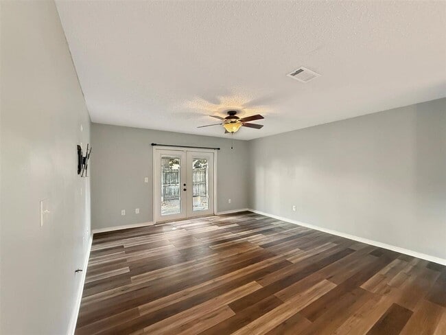 Building Photo - 312 Apple Dr