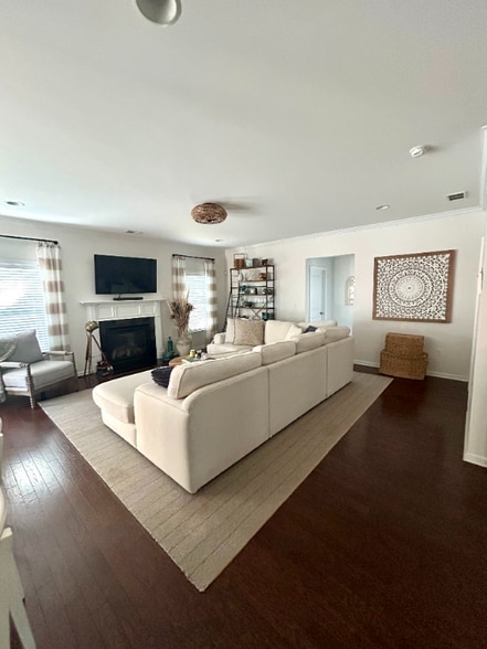 Building Photo - 430 Sanders Farm Ln