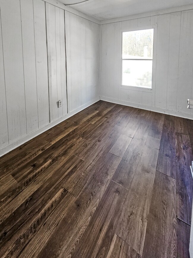 Building Photo - 412 McElhaney Rd